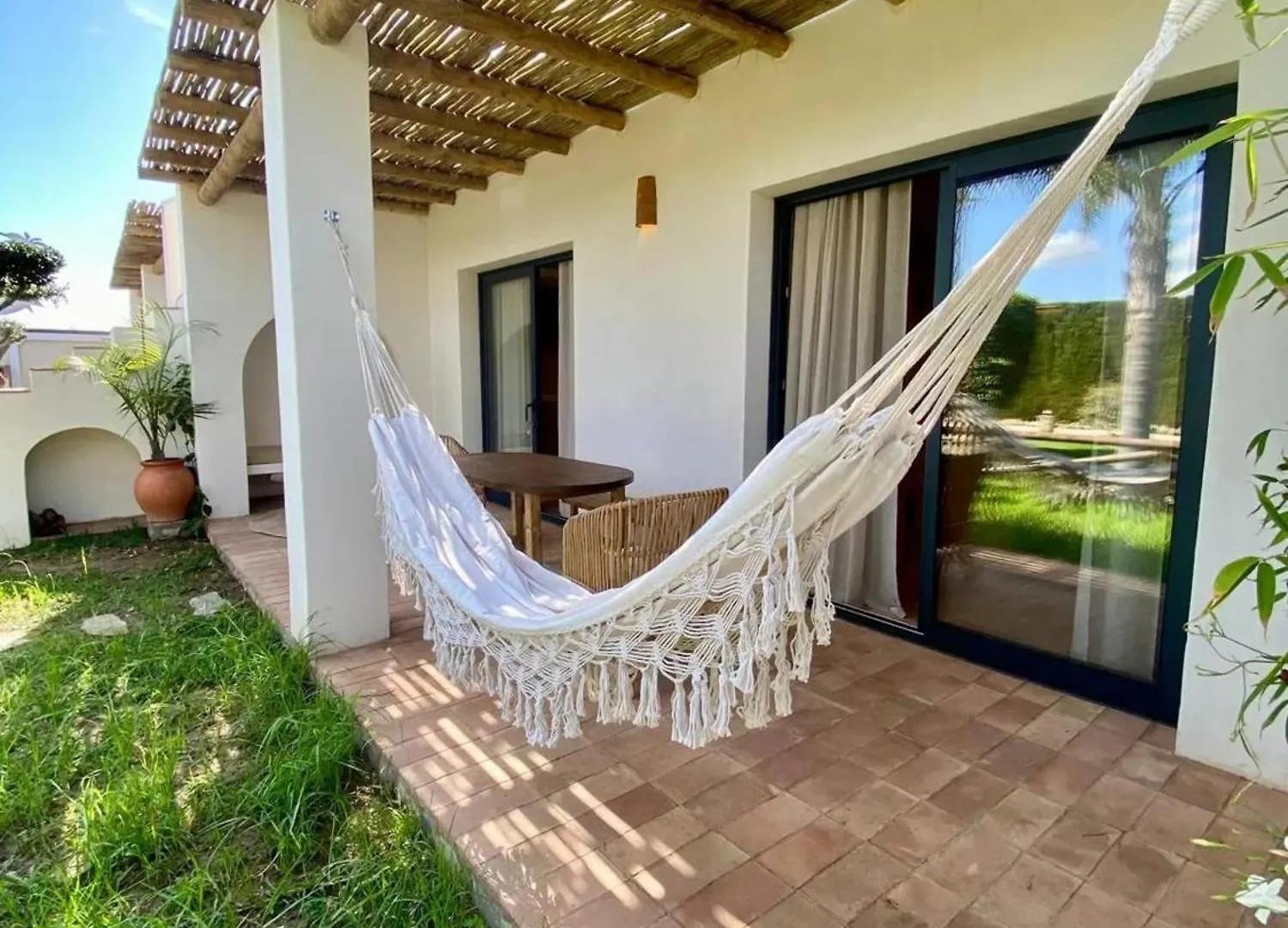 Charming Bungalow In Tarifa With Garden